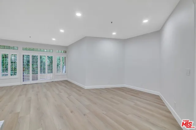 $3,795 | 4477 Woodman Avenue, Unit 207, Sherman Oaks, CA 91423