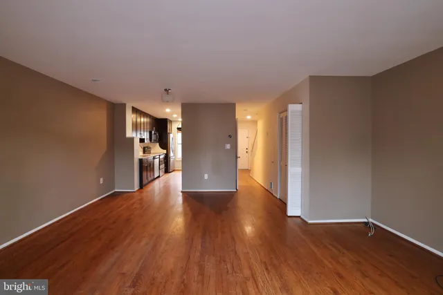 $3,300 | 935 South Rolfe Street, Unit 2, Arlington, VA 22204