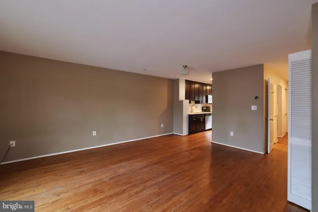 $3,300 | 935 South Rolfe Street, Unit 2, Arlington, VA 22204