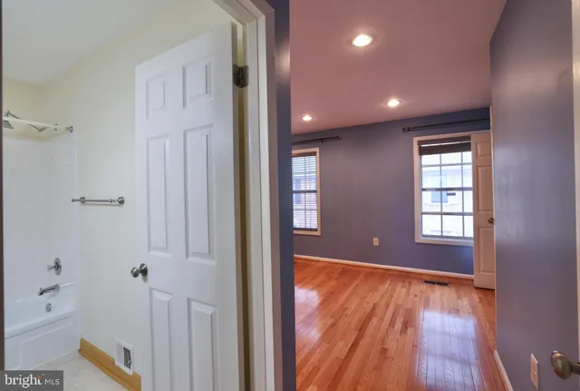 $3,300 | 935 South Rolfe Street, Unit 2, Arlington, VA 22204