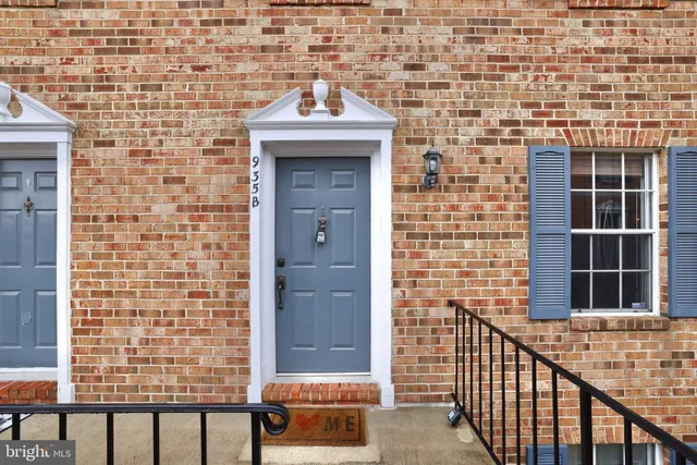 $3,300 | 935 South Rolfe Street, Unit 2, Arlington, VA 22204