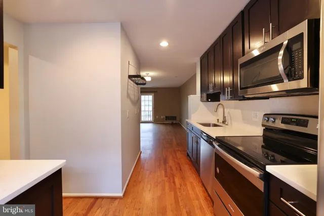 $3,300 | 935 South Rolfe Street, Unit 2, Arlington, VA 22204