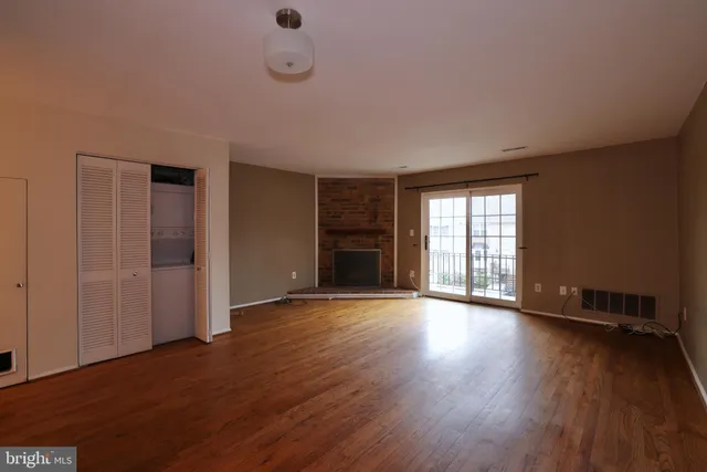 $3,300 | 935 South Rolfe Street, Unit 2, Arlington, VA 22204