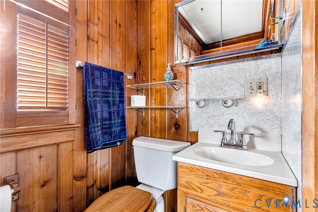 14 Medlock Road Sandston, VA 23150 - Photo 16 of 38 Half Bath