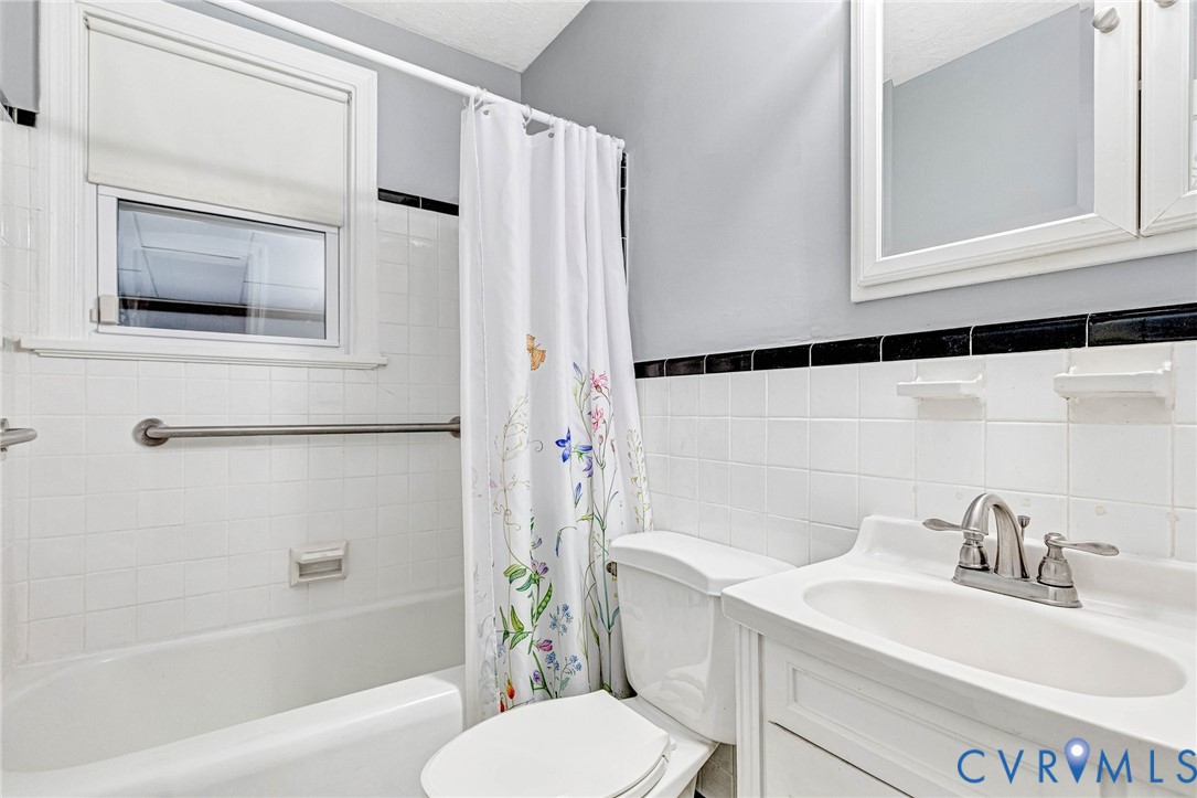 14 Medlock Road Sandston, VA 23150 - Photo 18 of 38 Full Bath