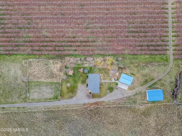 a view of building with outdoor space