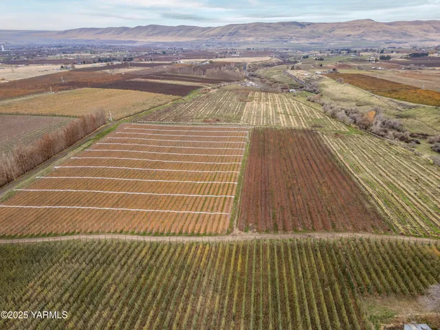 a view of an ocean view