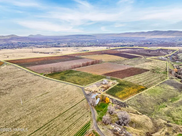 a view of an house with backyard space and balcony