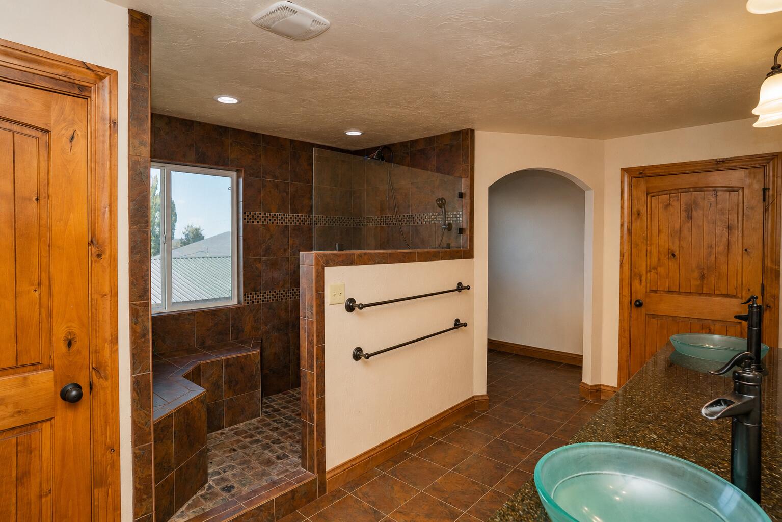 26695 Horsell Road Bend, OR 97701 - Photo 20 of 33 a bathroom with a sink a toilet and shower