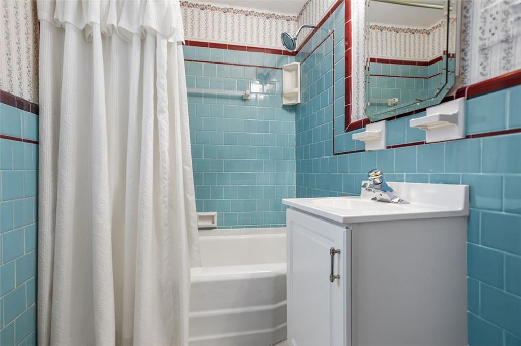 765 Highvue Road Pittsburgh, PA 15228 - Photo 18 of 25 Gallery Image 18