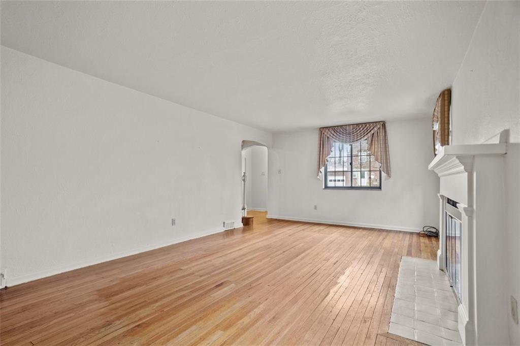 765 Highvue Road Pittsburgh, PA 15228 - Photo 4 of 25 Gallery Image 4