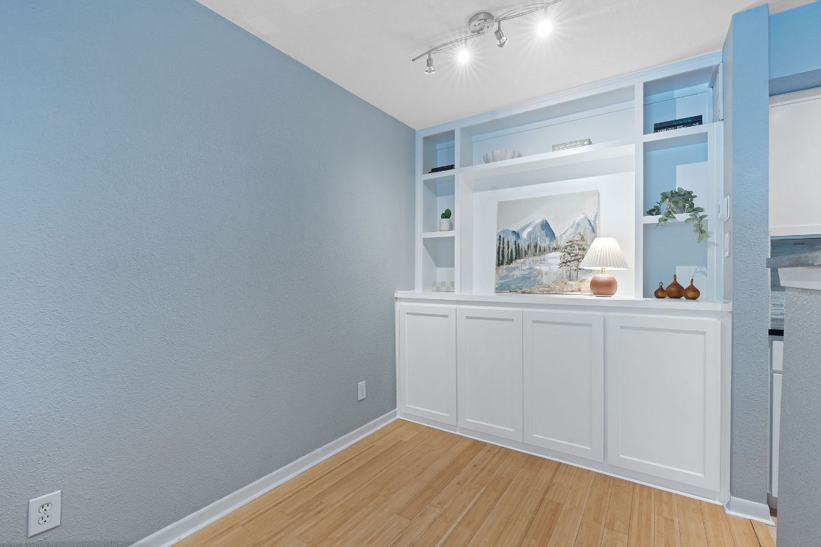 3204 Menchaca Road, Unit 303 Austin, TX 78704 - Photo 14 of 26 a view of kitchen with wooden floor