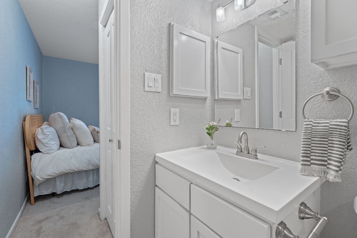 3204 Menchaca Road, Unit 303 Austin, TX 78704 - Photo 19 of 26 a bathroom with a sink and a mirror