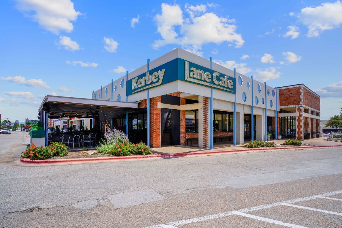 3204 Menchaca Road, Unit 303 Austin, TX 78704 - Photo 7 of 26 a front view of a building