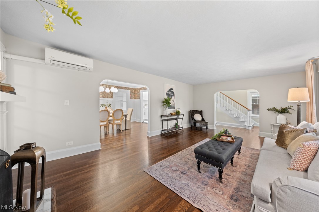 3192 Chadbourne Road Cleveland, OH 44120 - Photo 13 of 35