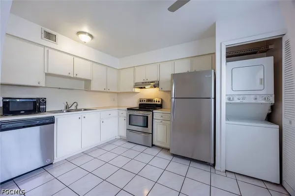$1,189 | 4777 Orange Grove Boulevard, Unit 6, North Fort Myers, FL 33903