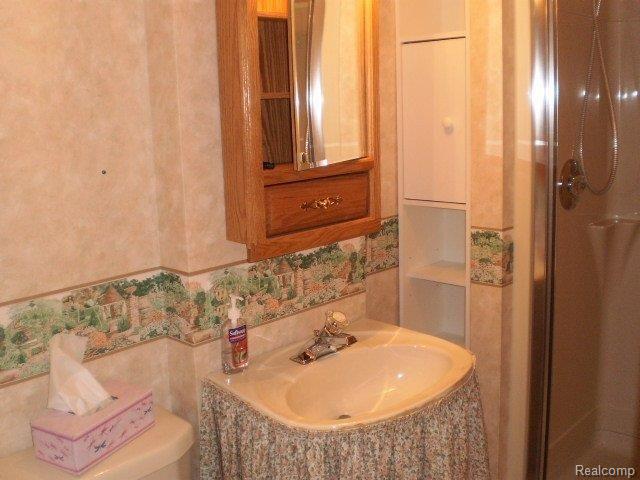 429 Rewold Drive Rochester, MI 48307 - Photo 12 of 16 Basement Bath