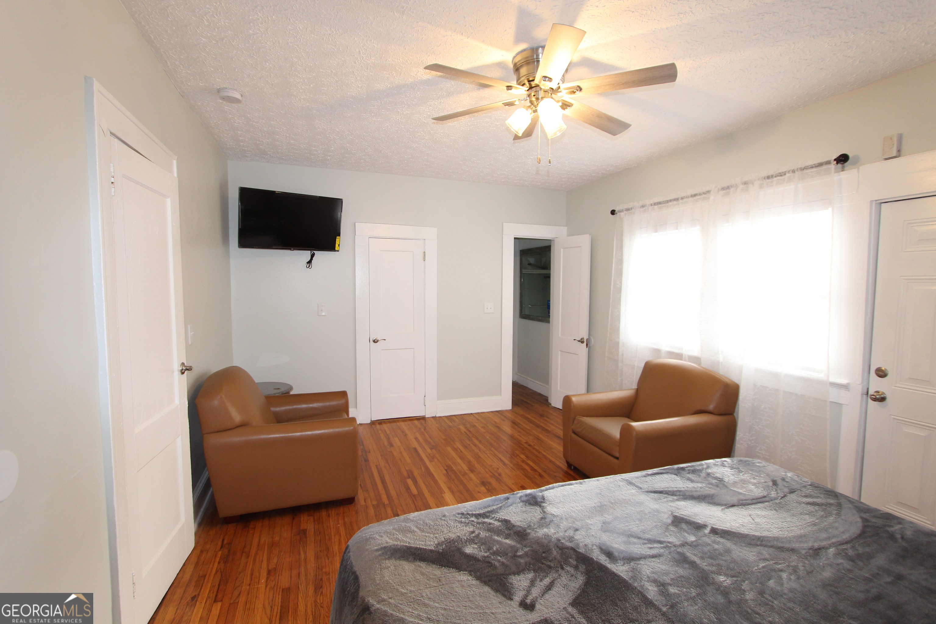 997 Boulevard Southeast Atlanta, GA 30315 - Photo 11 of 20 a bedroom with a bed and a couch
