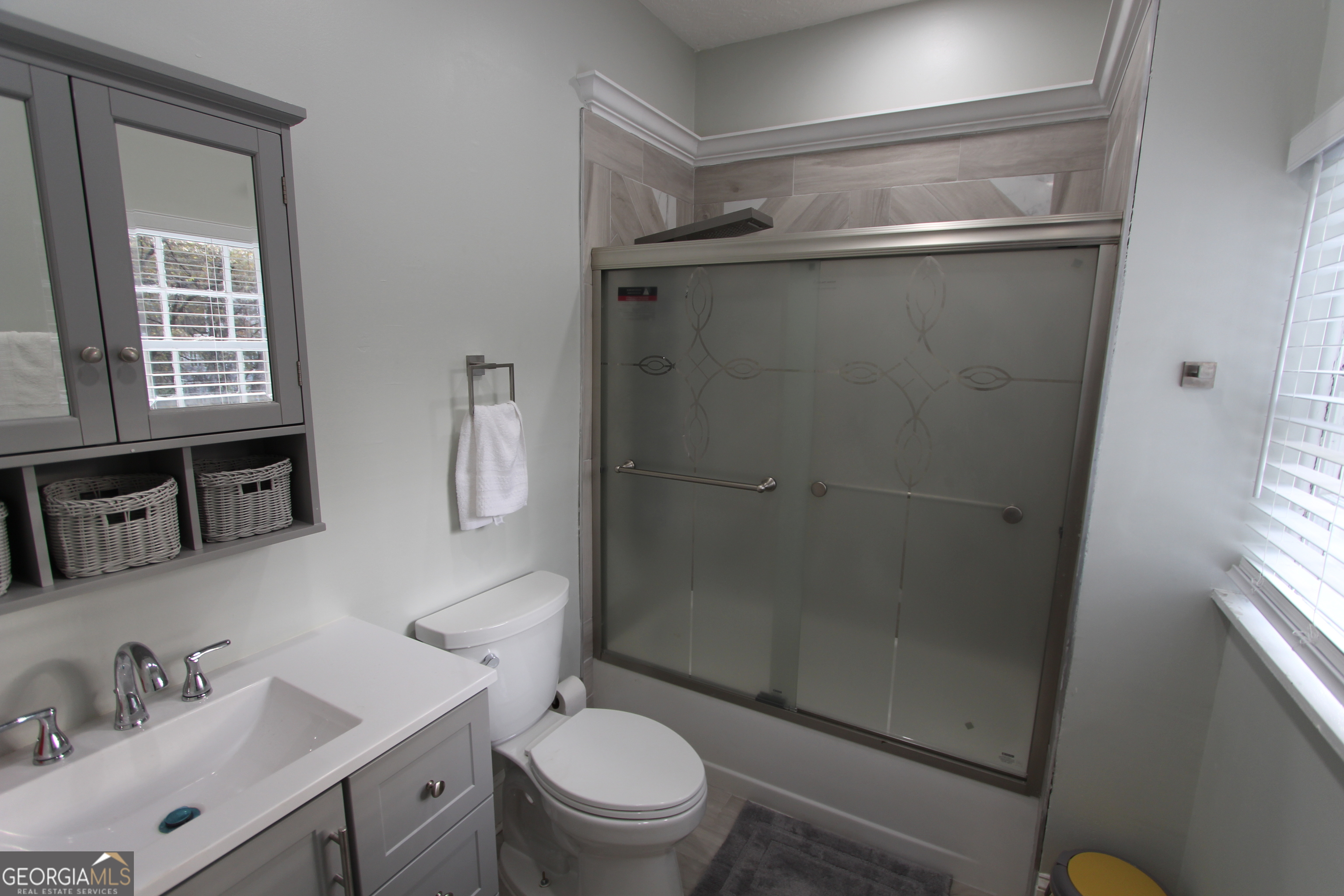 997 Boulevard Southeast Atlanta, GA 30315 - Photo 15 of 20 a bathroom with a sink toilet and shower