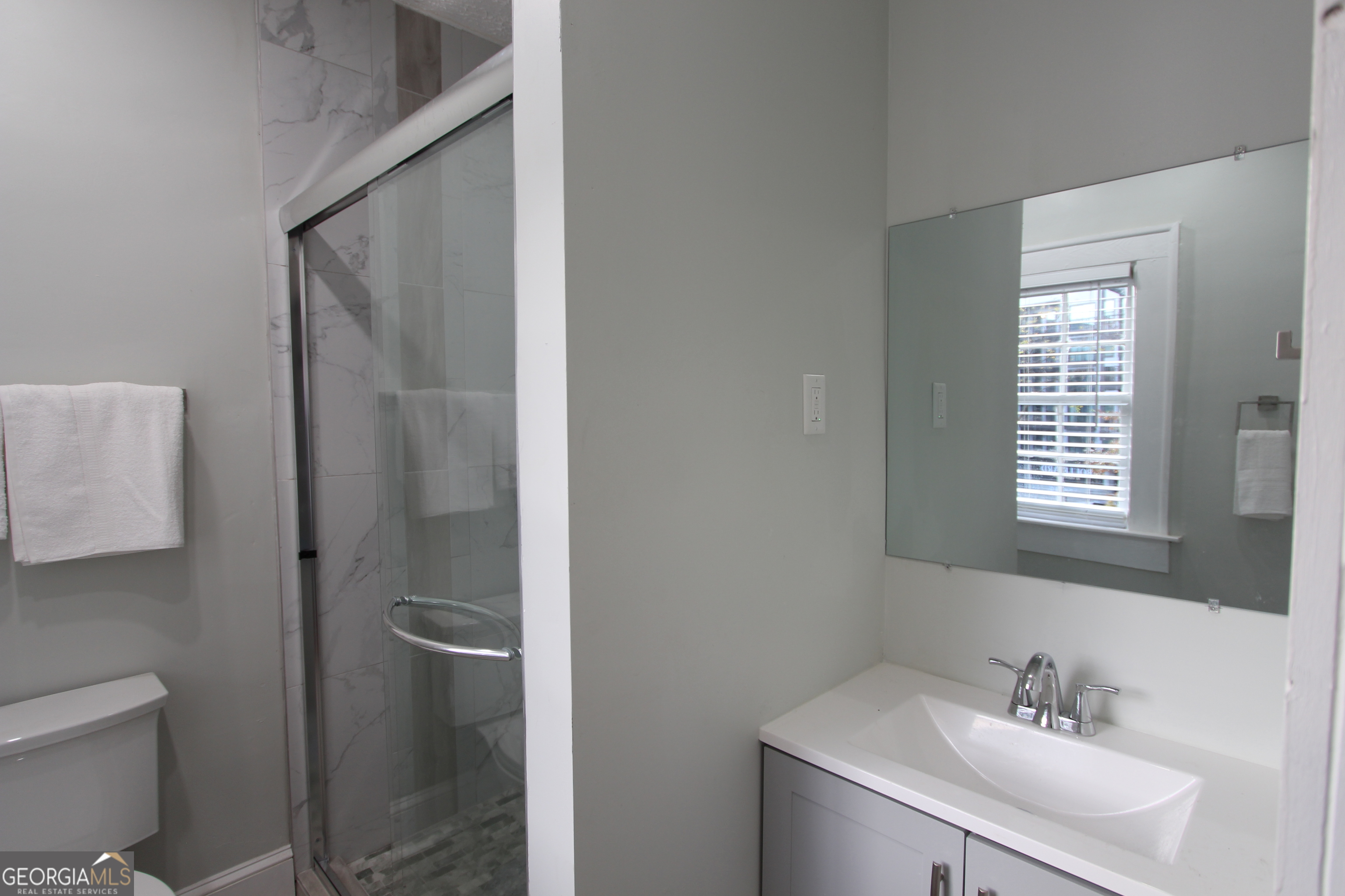 997 Boulevard Southeast Atlanta, GA 30315 - Photo 18 of 20 a bathroom with a sink toilet and shower