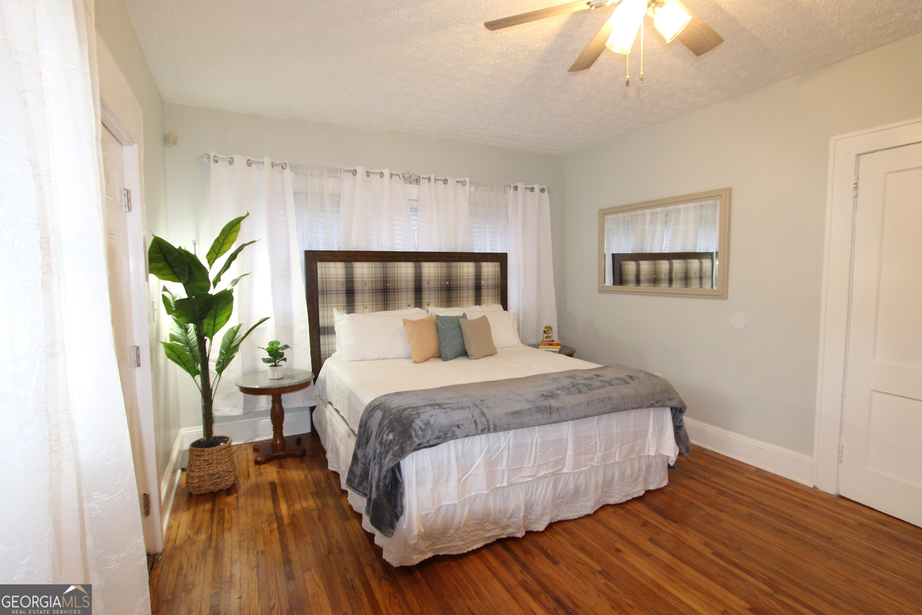 997 Boulevard Southeast Atlanta, GA 30315 - Photo 10 of 20 a bedroom with a bed and a chandelier