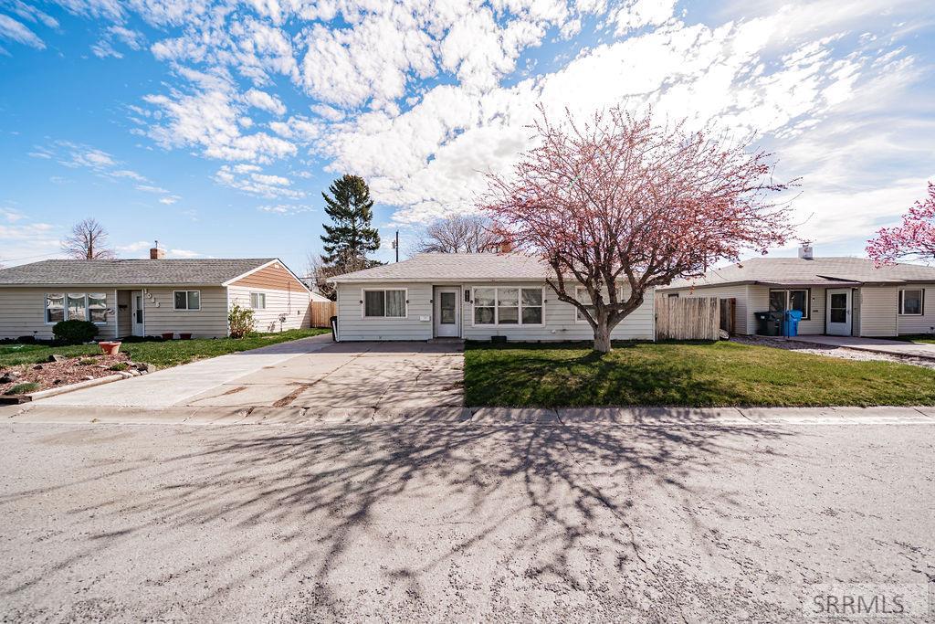 1040 Everett Avenue Pocatello, ID 83201 - Photo 1 of 37 Main View