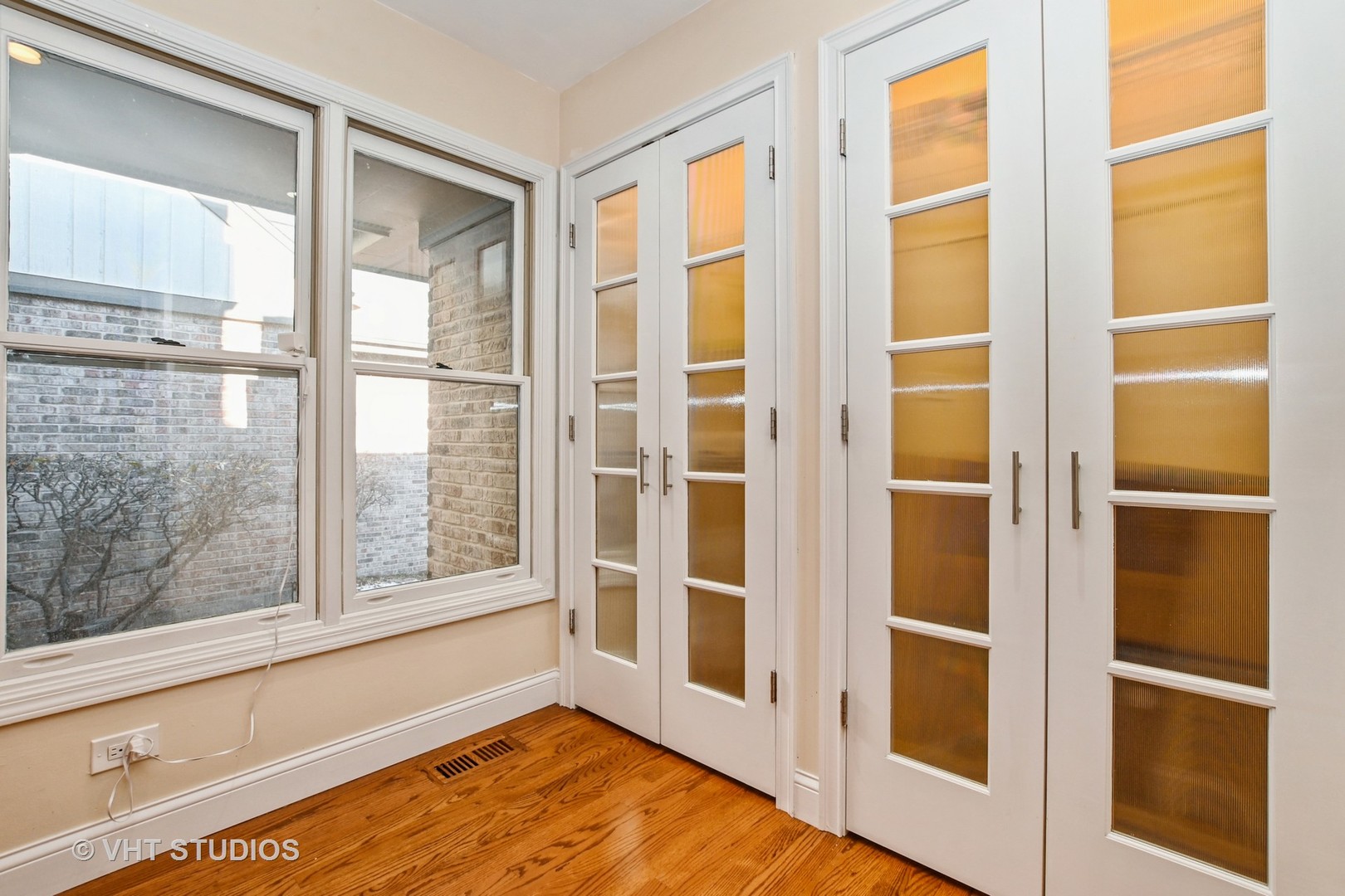 14740 Pine Tree Road Orland Park, IL 60462 - Photo 7 of 25 a view of an empty room with a window