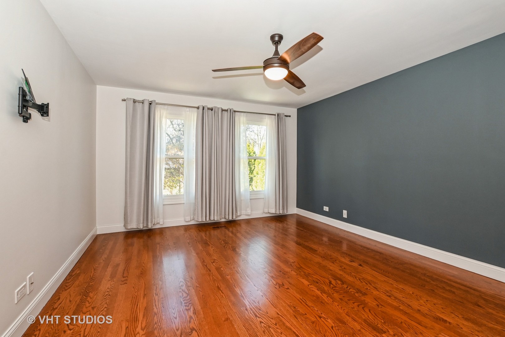 14740 Pine Tree Road Orland Park, IL 60462 - Photo 9 of 25 a view of room window and wooden floor