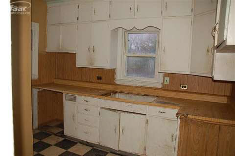 6054 Flushing Road Flushing, MI 48433 - Photo 7 of 12 20384417-6.JPG