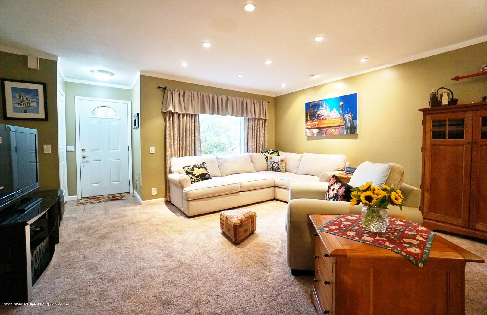 40 Rumson Road Staten Island, NY 10314 - Photo 5 of 35 Living Room