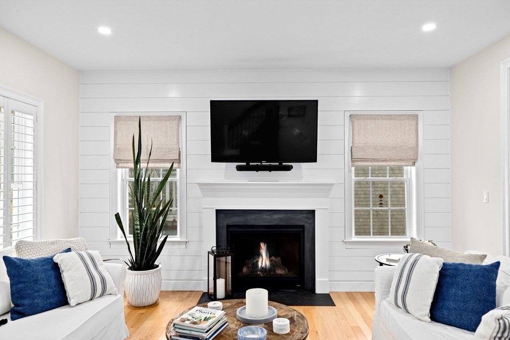 27 Farm Road Plymouth, MA 02360 - Photo 4 of 37 Gallery Image 4