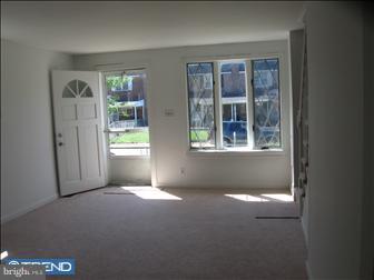 3008 Kent Road Folcroft, PA 19032 - Photo 2 of 6 Living Room