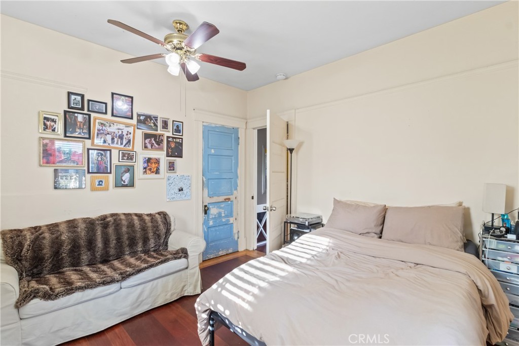63 Yale Street Pasadena, CA 91103 - Photo 16 of 50 a bedroom with a large bed and a couch