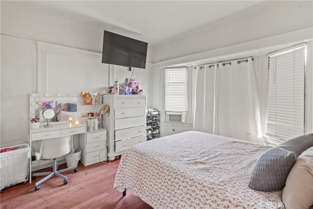 63 Yale Street Pasadena, CA 91103 - Photo 18 of 50 a bedroom with a bed and a window