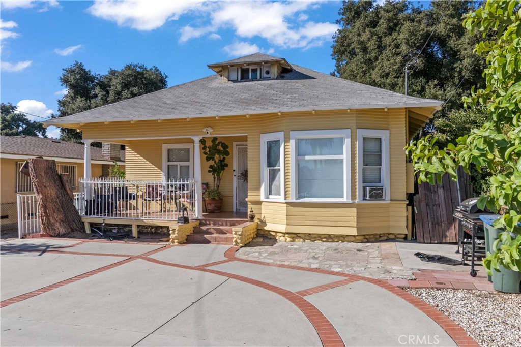 63 Yale Street Pasadena, CA 91103 - Photo 2 of 50 a front view of a house with a patio