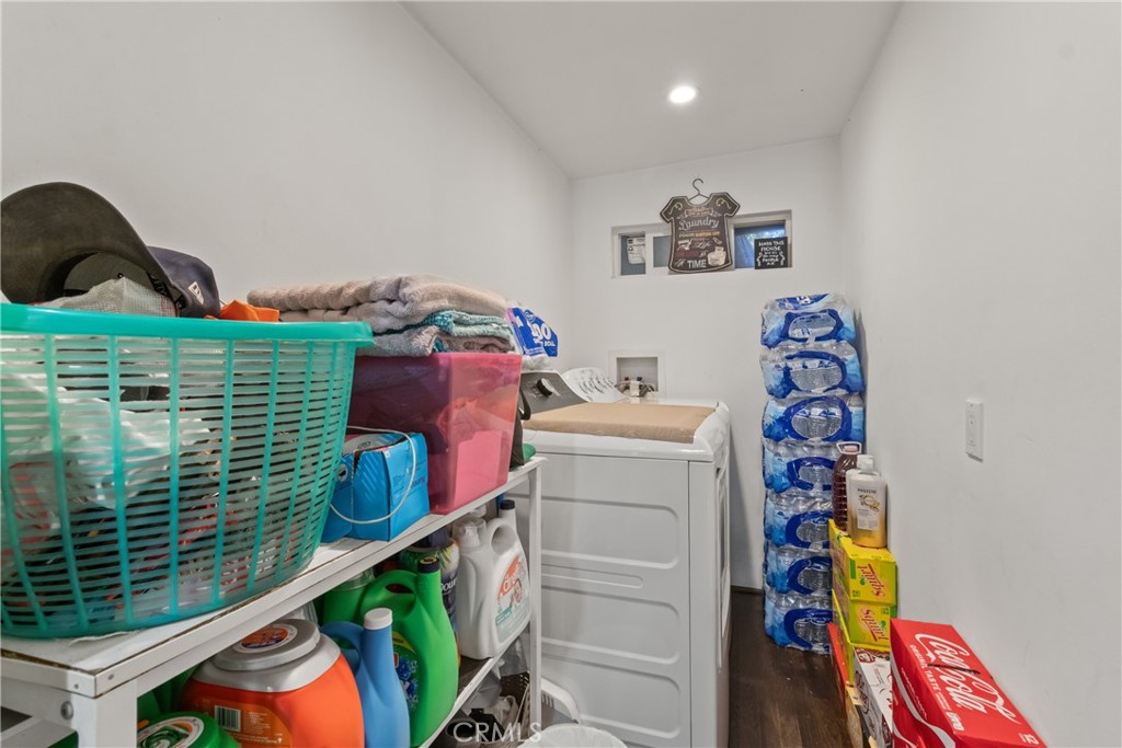 63 Yale Street Pasadena, CA 91103 - Photo 35 of 50 a utility room with dryer and washer