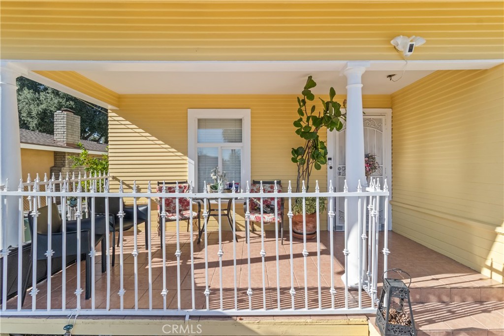 63 Yale Street Pasadena, CA 91103 - Photo 4 of 50 a view of entryway with a front door