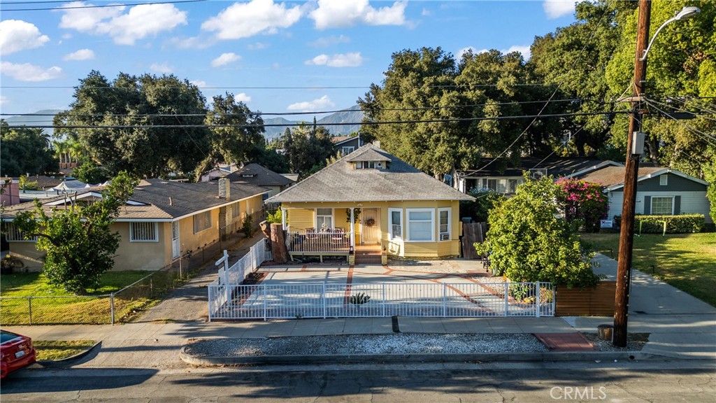 63 Yale Street Pasadena, CA 91103 - Photo 6 of 50 a front view of a house with garden