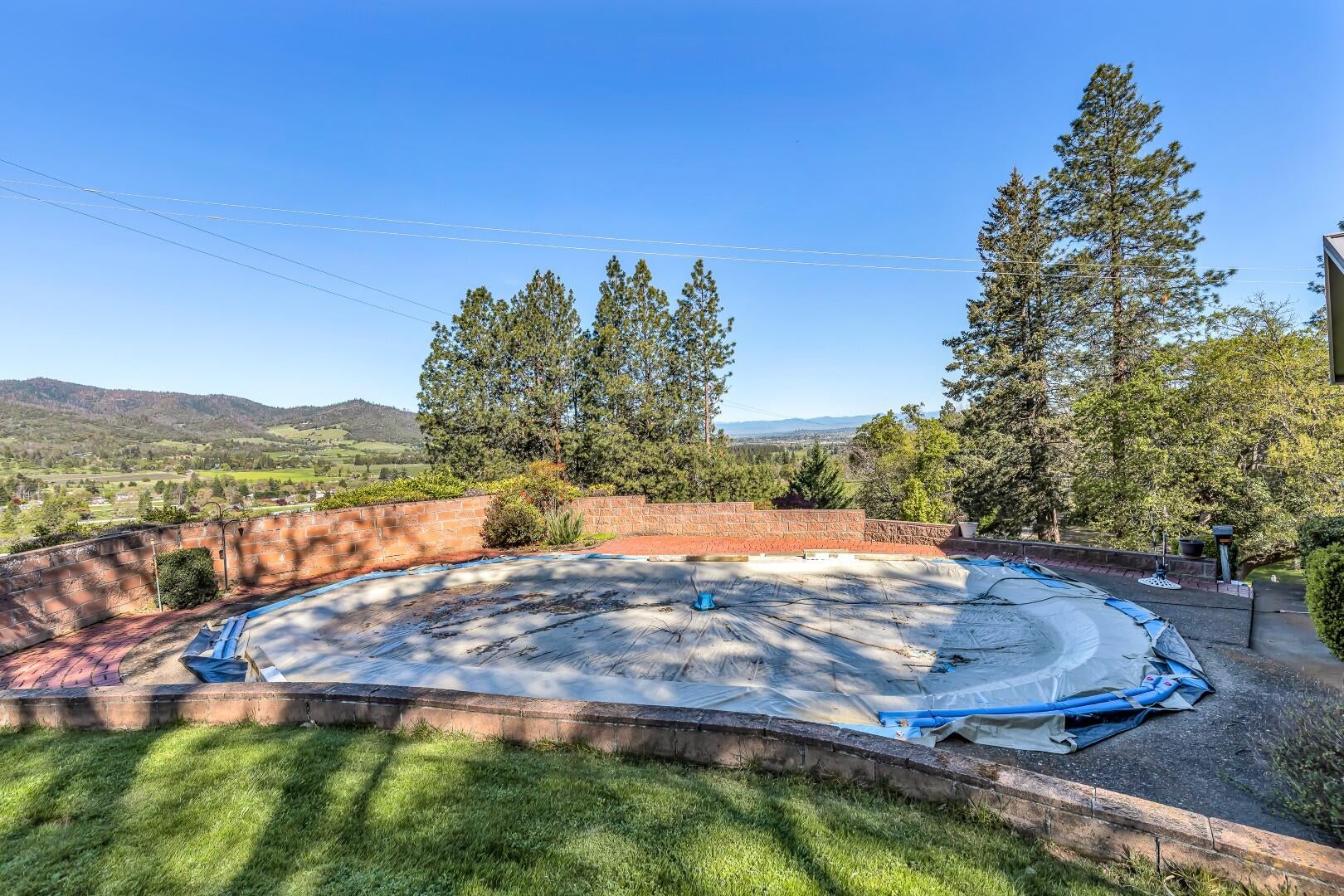7681 Rapp Lane Talent, OR 97540 - Photo 29 of 35 9R9A7228