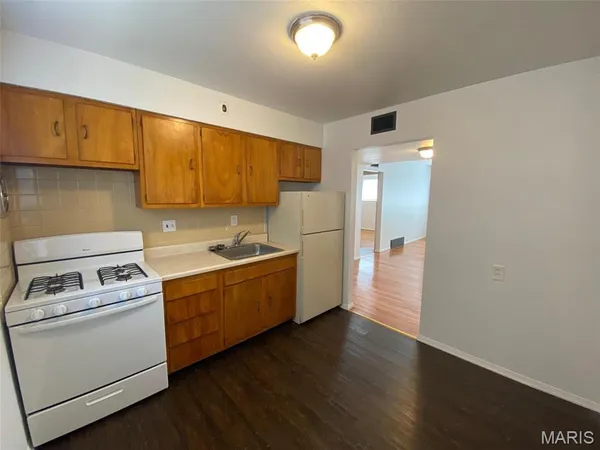 $965 | 8518 Titchfield Court, Unit D, St. Louis, MO 63123