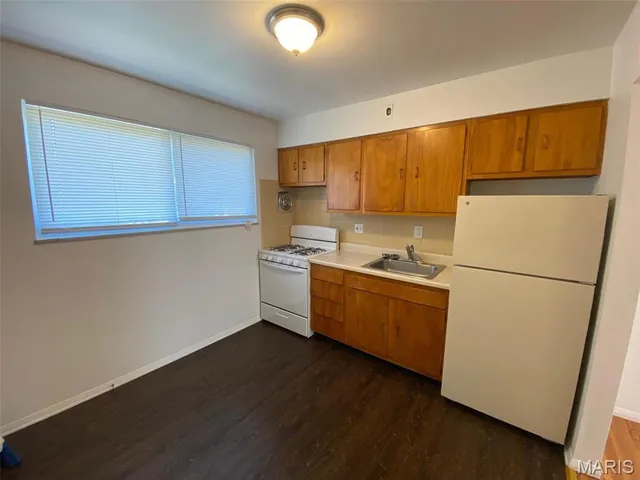 $965 | 8518 Titchfield Court, Unit D, St. Louis, MO 63123