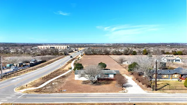 $500,000 | 1437 Heidenreich Lane, Uhland, TX 78640