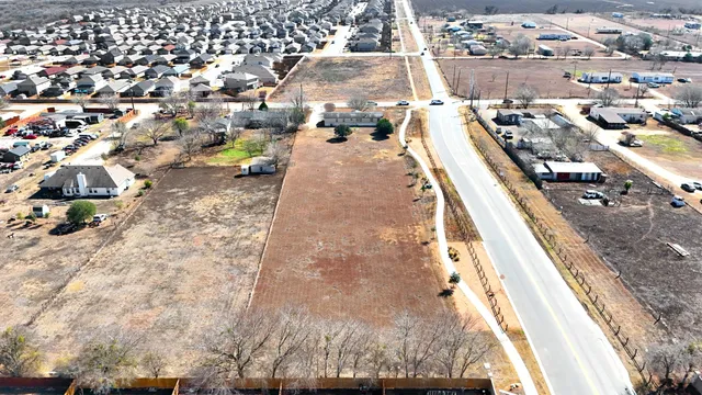 $500,000 | 1437 Heidenreich Lane, Uhland, TX 78640