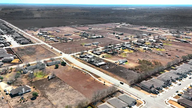 $500,000 | 1437 Heidenreich Lane, Uhland, TX 78640