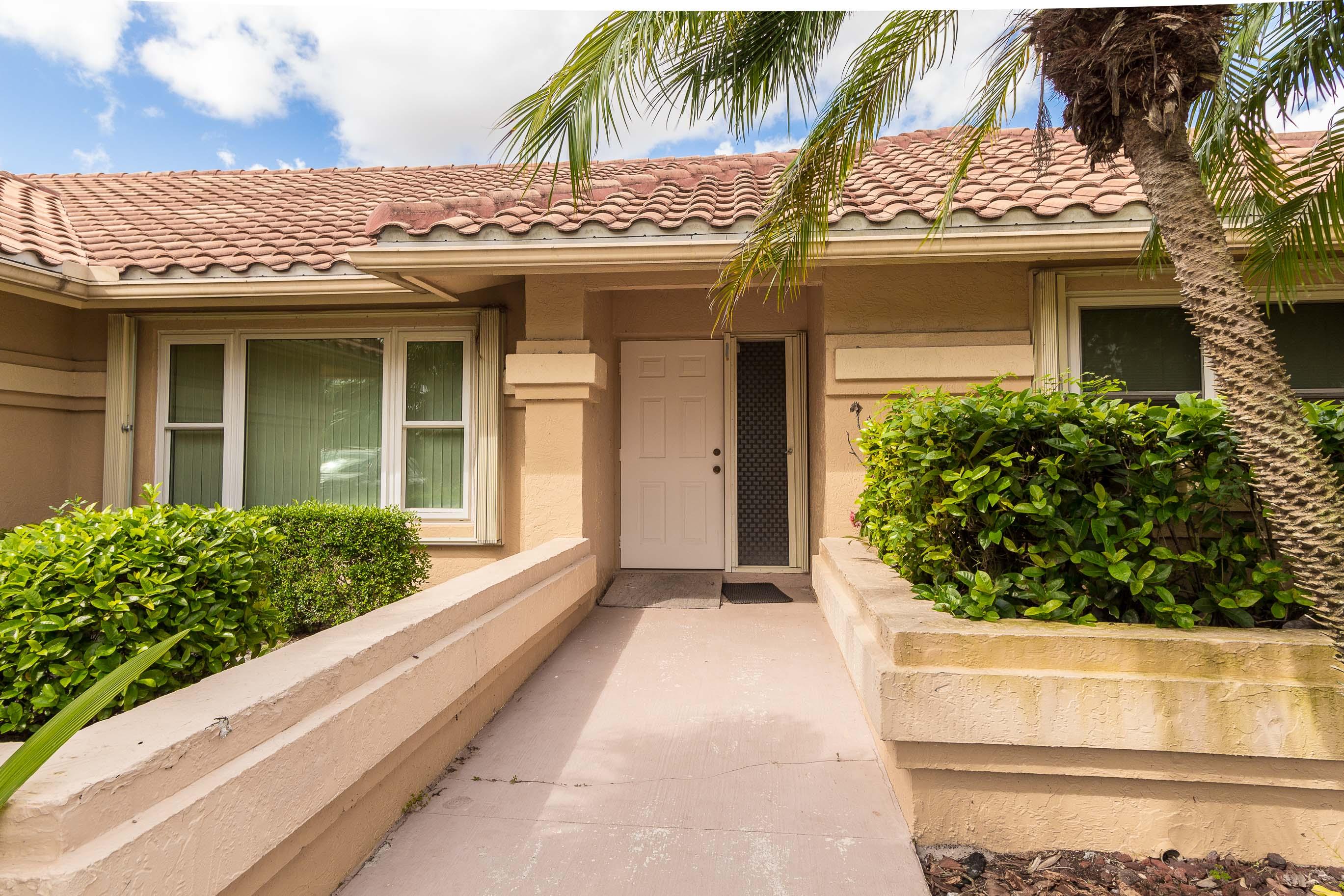 9580 El Clair Ranch Road Boynton Beach, FL 33437 - Photo 4 of 26 Entry
