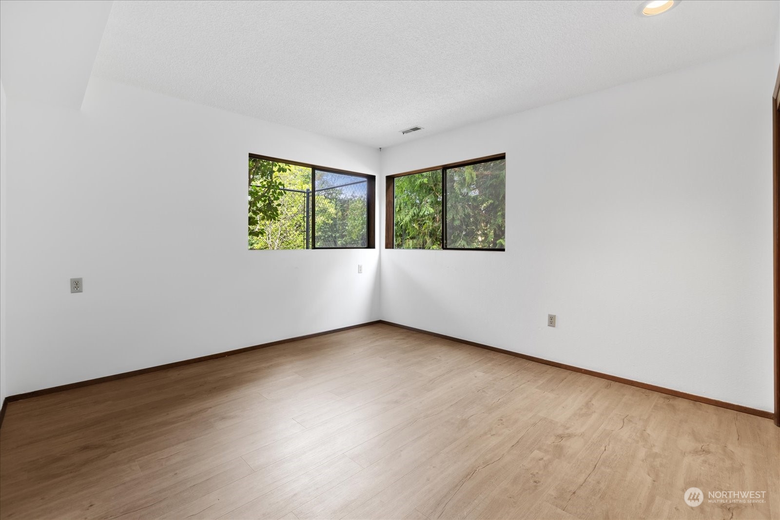 8607 182nd Place Southwest Edmonds, WA 98026 - Photo 33 of 40 Gallery Image 33