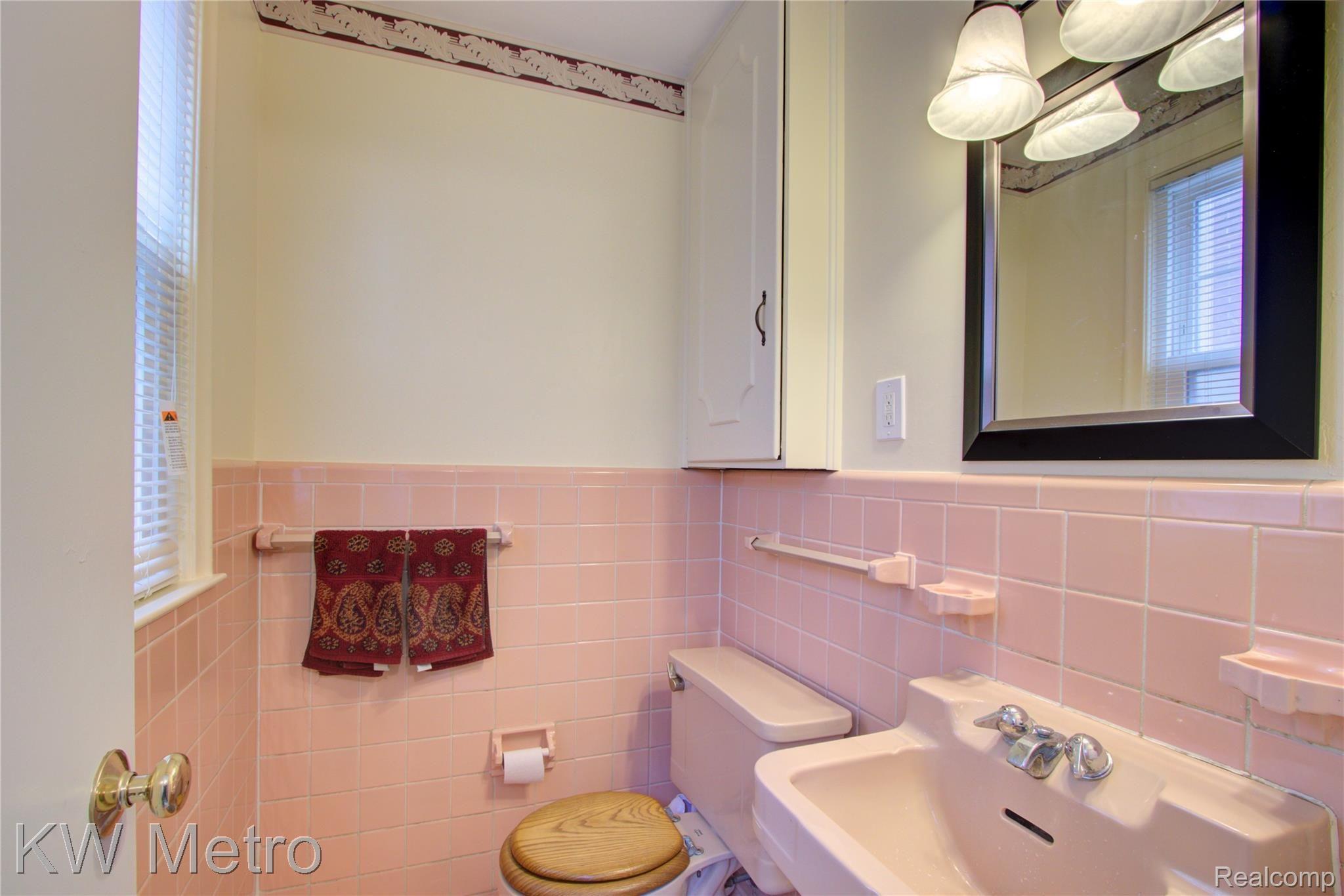 1990 Broadstone Road Grosse Pointe, MI 48236 - Photo 17 of 41 1990 Broadstone 17.jpg