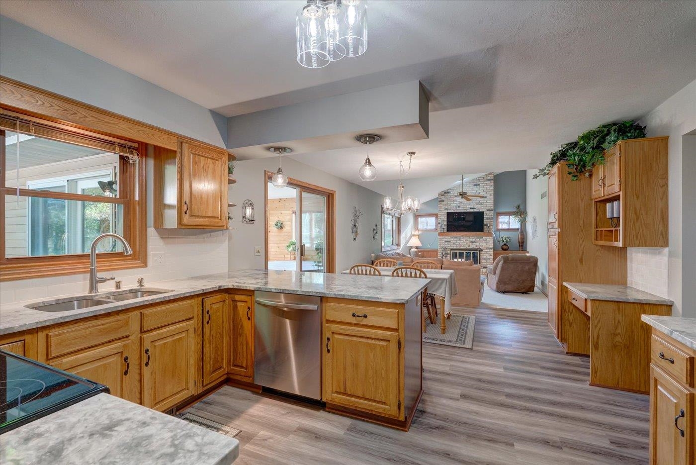 5722 Nutone Street Fitchburg, WI 53711 - Photo 5 of 63