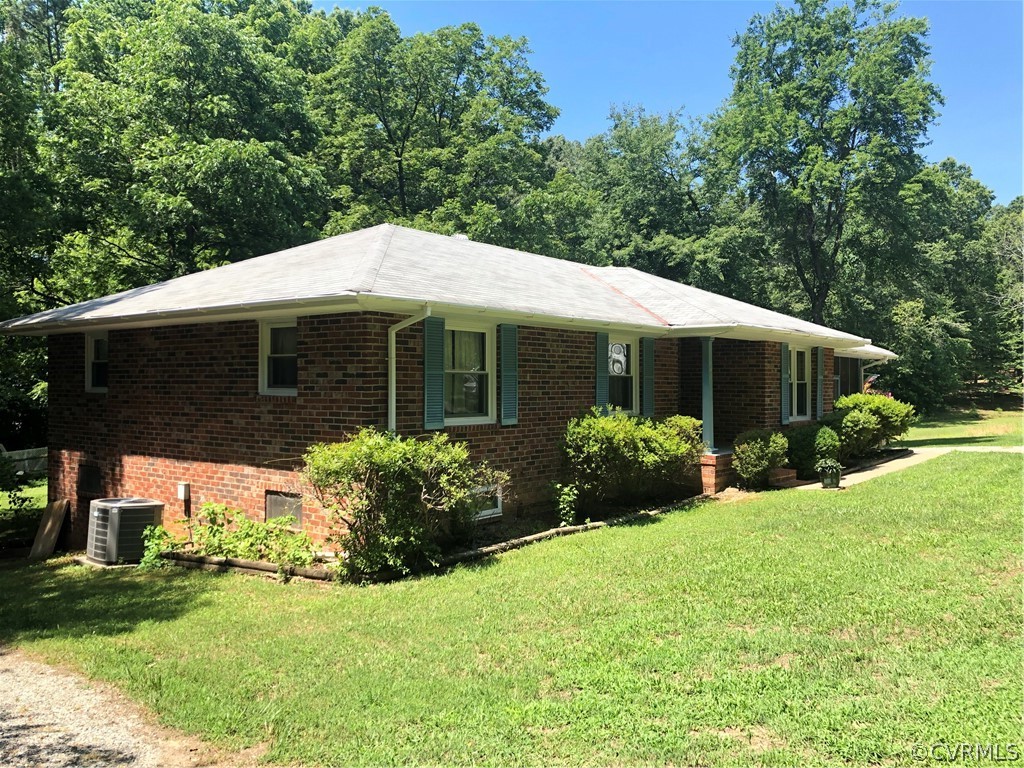 1407 Page Road Powhatan, VA 23139 - Photo 6 of 37 Gallery Image 6