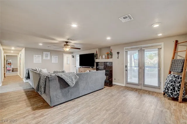 $1,025,000 | 985 Hinckley Avenue, Logandale, NV 89021